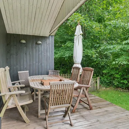 Dom wakacyjny Lovely Close To And Nature