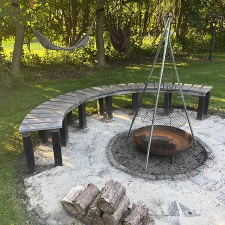 Dom wakacyjny Lovely Close To And Nature